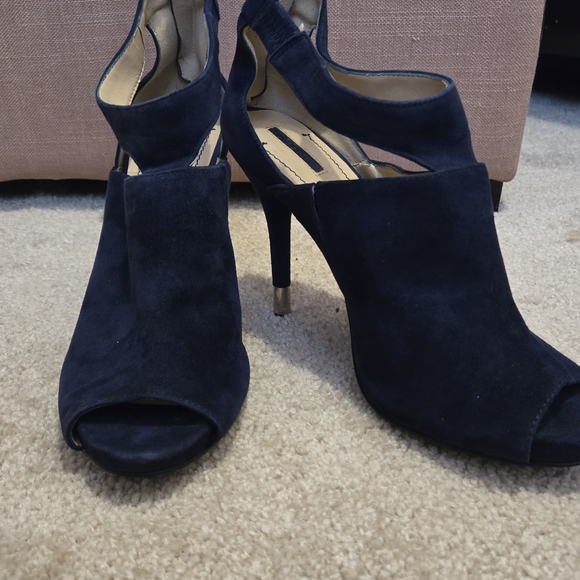 BCBG NWOT size 8.5 heels - Picture 9 of 11